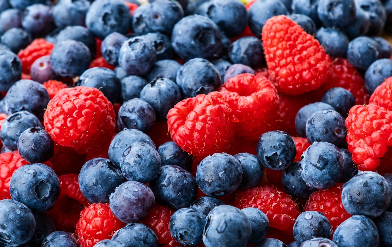 raspberries, blueberries, fruit-5163781.jpg